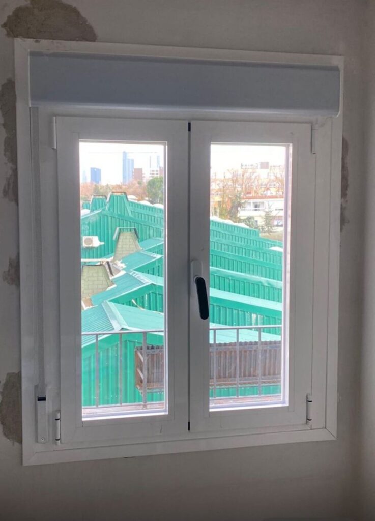 Ventana de aluminio y PVC instalada en Madrid por Cristalería Lúmina-Glass