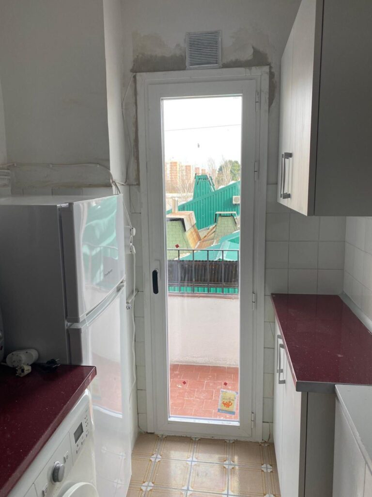 Ventana de aluminio y PVC instalada en Madrid por Cristalería Lúmina-Glass
