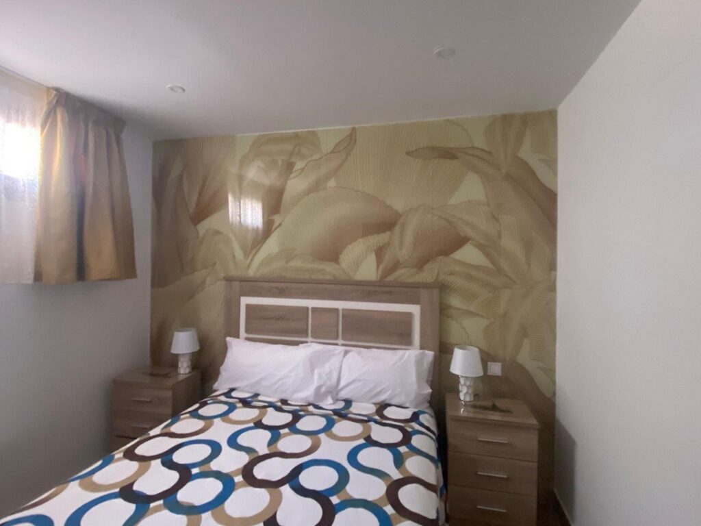 Vidrio decorativo personalizado instalado en Madrid por Cristalería Lúmina-Glass