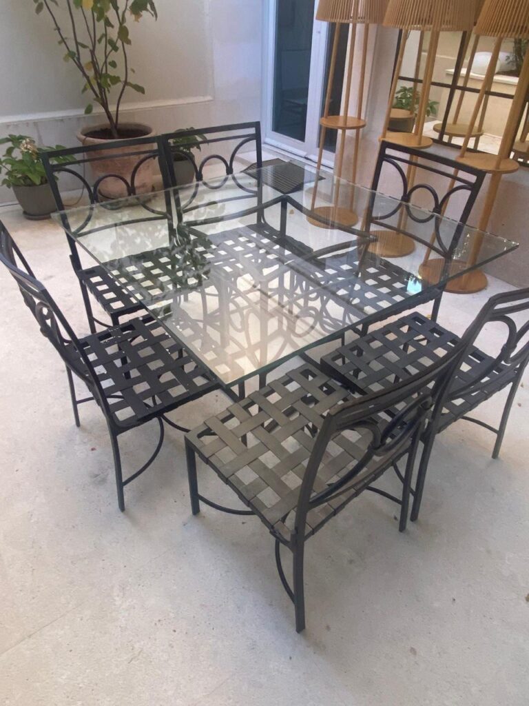 Tapa de mesa de cristal a medida instalada en Madrid