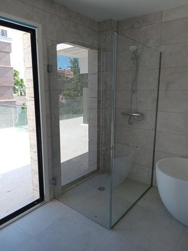Mamparas de baño - servicio de cristalería en Madrid